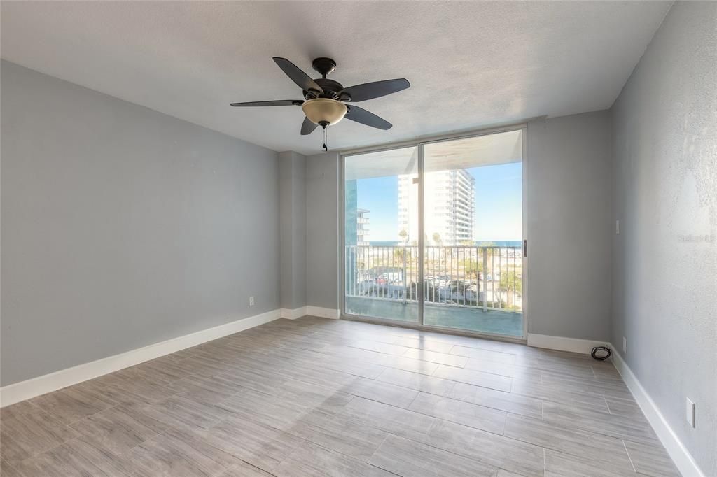 Active With Contract: $209,900 (2 beds, 2 baths, 890 Square Feet)