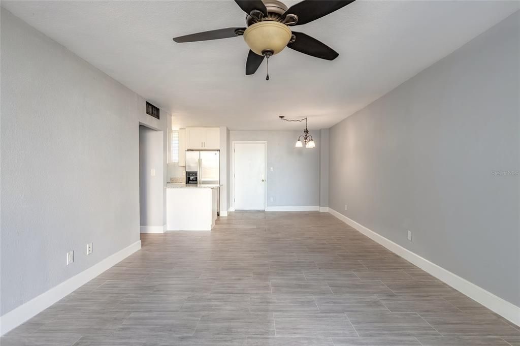 Active With Contract: $209,900 (2 beds, 2 baths, 890 Square Feet)
