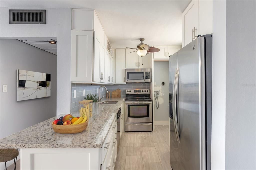 Active With Contract: $209,900 (2 beds, 2 baths, 890 Square Feet)