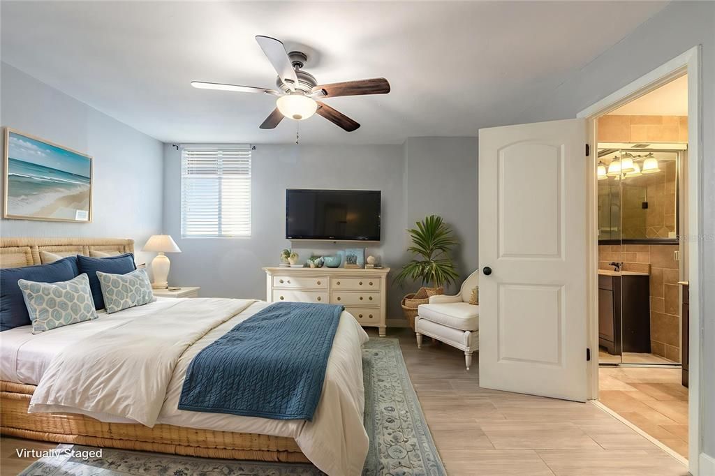 Active With Contract: $209,900 (2 beds, 2 baths, 890 Square Feet)