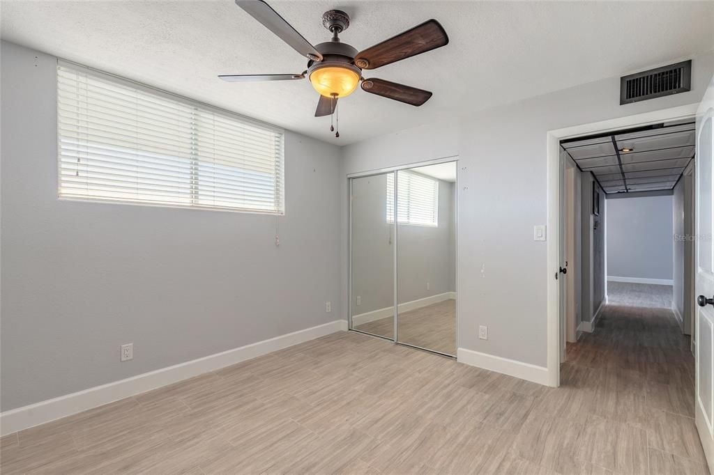 Active With Contract: $209,900 (2 beds, 2 baths, 890 Square Feet)