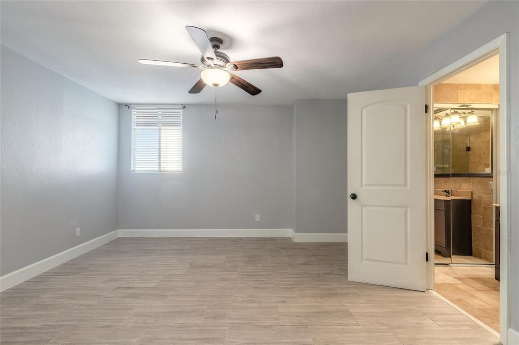 Active With Contract: $209,900 (2 beds, 2 baths, 890 Square Feet)
