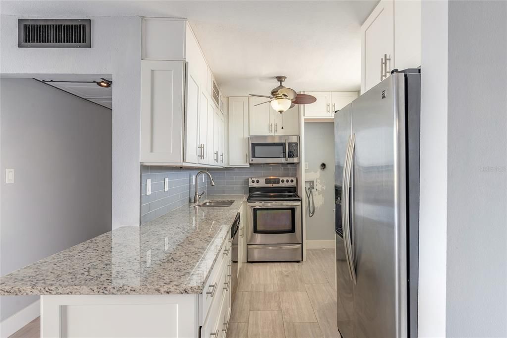 Active With Contract: $209,900 (2 beds, 2 baths, 890 Square Feet)