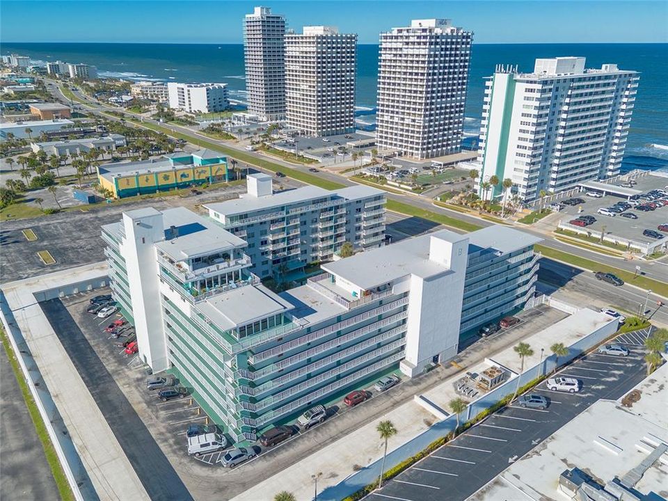 Active With Contract: $209,900 (2 beds, 2 baths, 890 Square Feet)