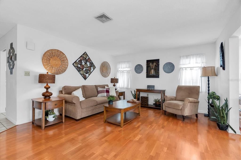 En Venta: $139,900 (2 camas, 2 baños, 1545 Pies cuadrados)