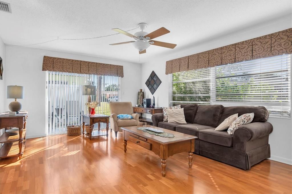 En Venta: $139,900 (2 camas, 2 baños, 1545 Pies cuadrados)