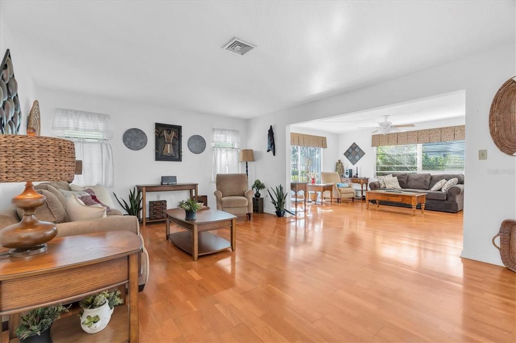 En Venta: $139,900 (2 camas, 2 baños, 1545 Pies cuadrados)