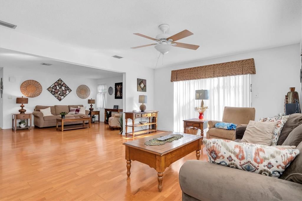 En Venta: $139,900 (2 camas, 2 baños, 1545 Pies cuadrados)