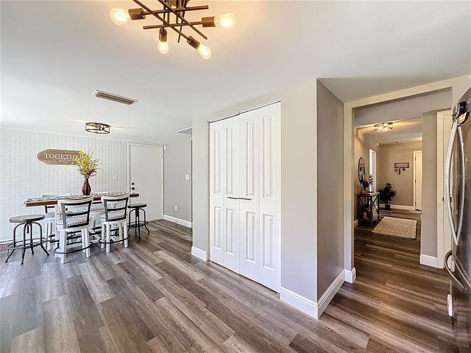 待售: $569,900 (3 贝兹, 2 浴室, 2218 平方英尺)