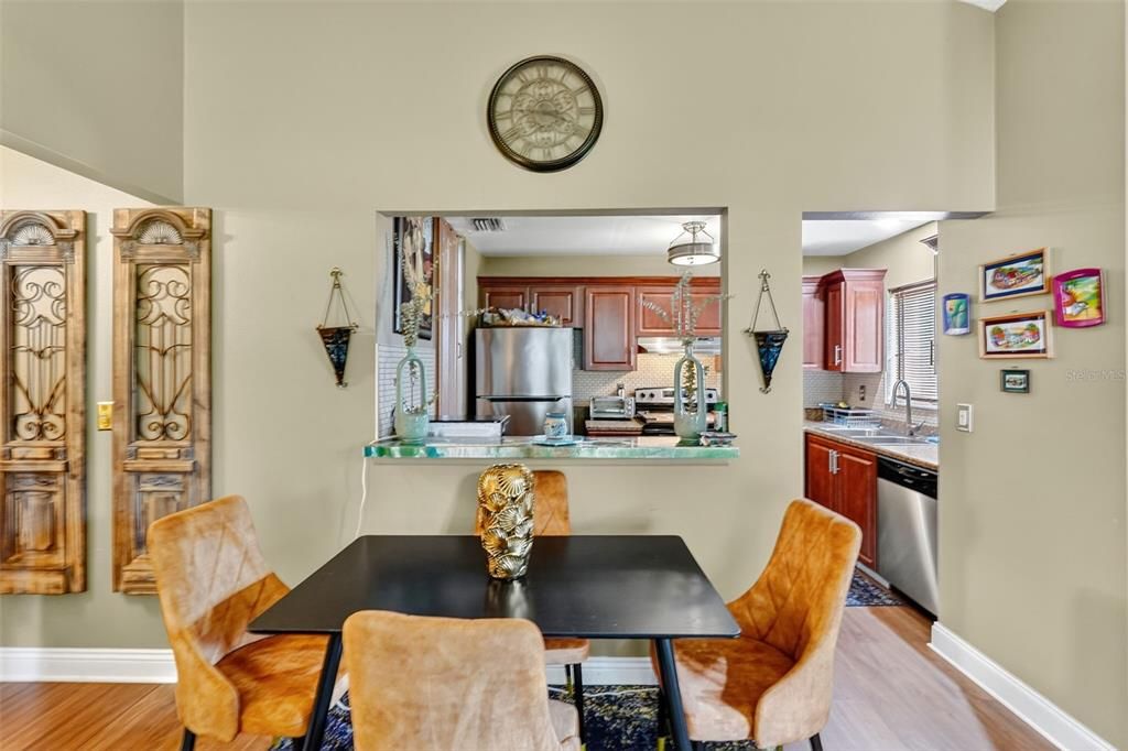 出租: $1,850 (2 贝兹, 1 浴室, 752 平方英尺)