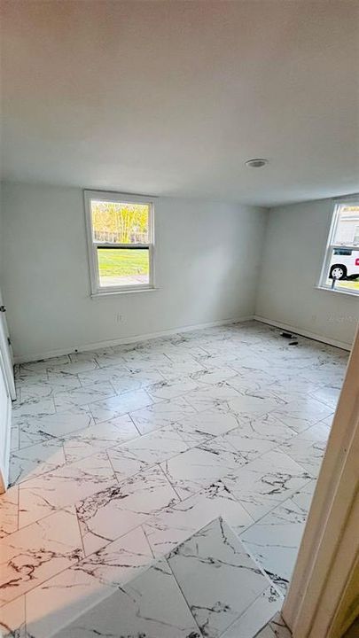 待售: $220,000 (3 贝兹, 2 浴室, 672 平方英尺)