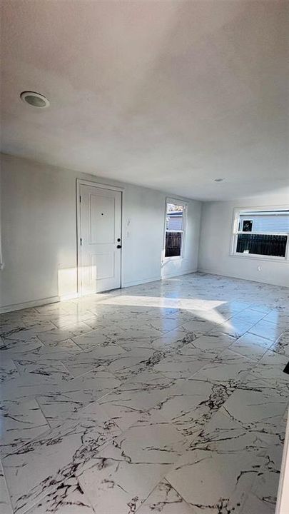 待售: $220,000 (3 贝兹, 2 浴室, 672 平方英尺)