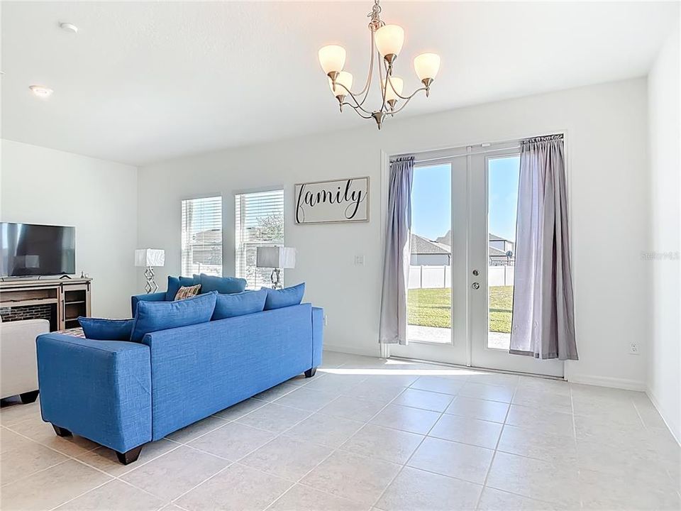 En Venta: $359,000 (3 camas, 2 baños, 1675 Pies cuadrados)