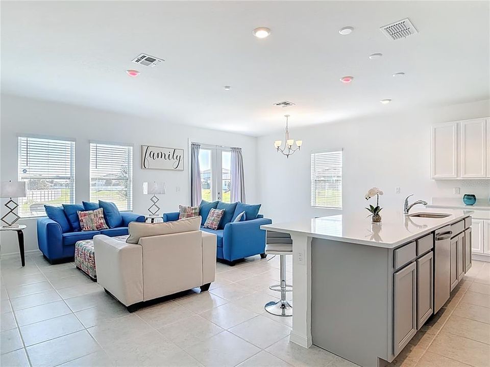 En Venta: $359,000 (3 camas, 2 baños, 1675 Pies cuadrados)