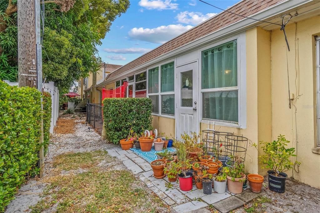 На продажу: $283,000 (2 спален, 2 ванн, 1230 Квадратных фут)