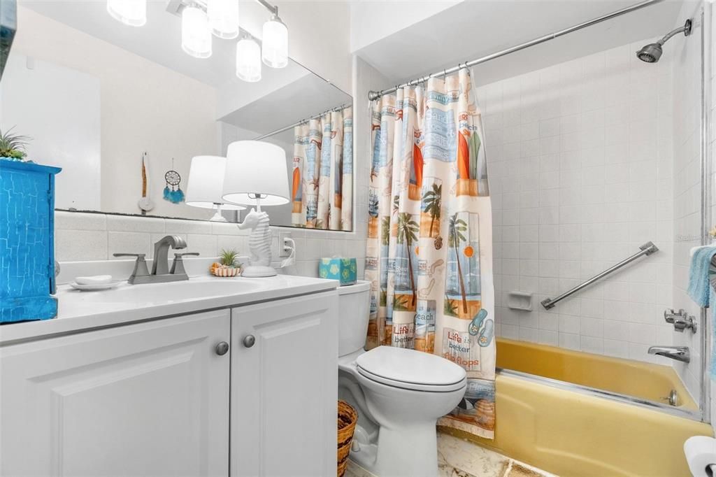 На продажу: $283,000 (2 спален, 2 ванн, 1230 Квадратных фут)