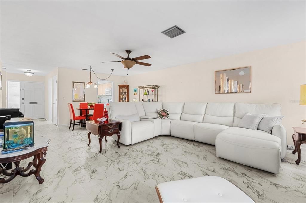 На продажу: $283,000 (2 спален, 2 ванн, 1230 Квадратных фут)