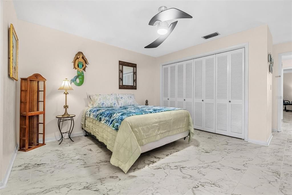 На продажу: $283,000 (2 спален, 2 ванн, 1230 Квадратных фут)