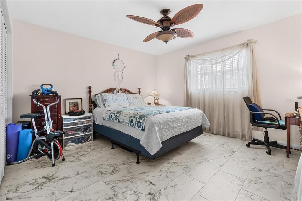 На продажу: $283,000 (2 спален, 2 ванн, 1230 Квадратных фут)