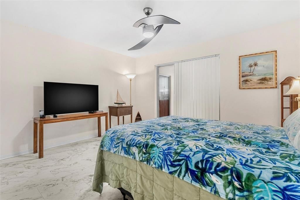 На продажу: $283,000 (2 спален, 2 ванн, 1230 Квадратных фут)