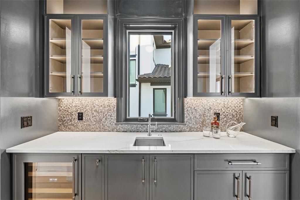 待售: $3,799,900 (5 贝兹, 6 浴室, 4741 平方英尺)