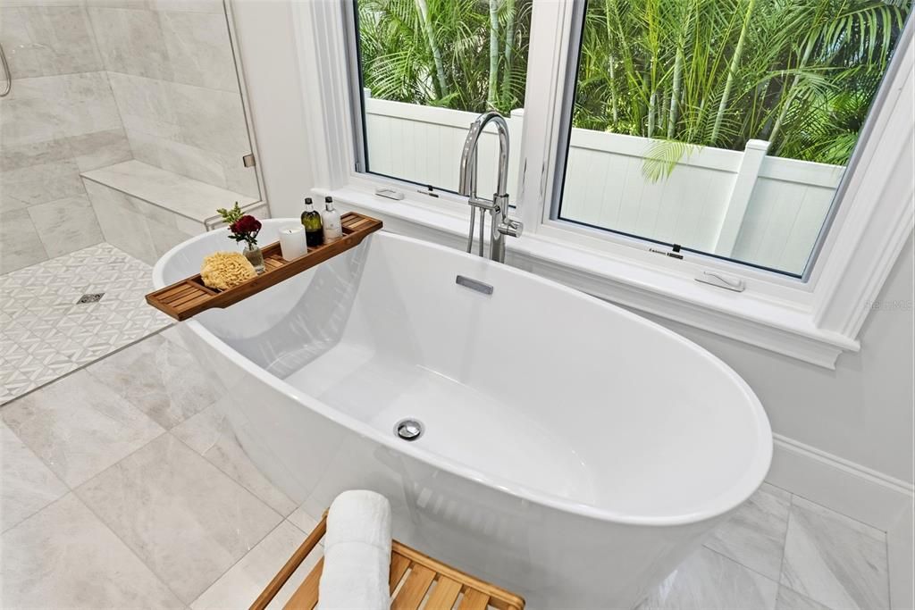 待售: $3,799,900 (5 贝兹, 6 浴室, 4741 平方英尺)