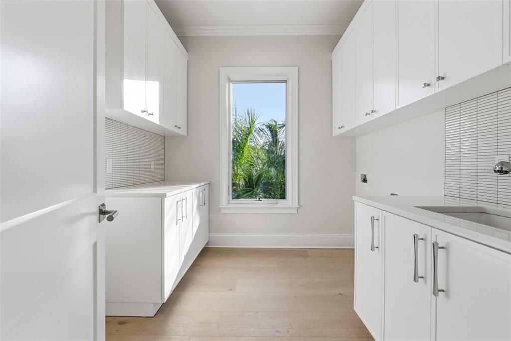 待售: $3,799,900 (5 贝兹, 6 浴室, 4741 平方英尺)