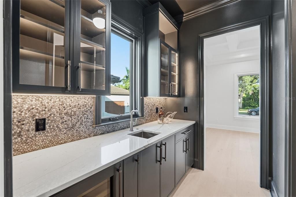 待售: $3,799,900 (5 贝兹, 6 浴室, 4741 平方英尺)