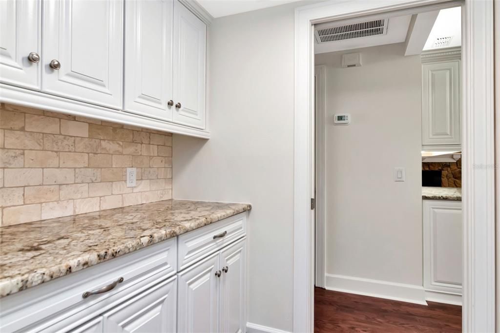 En Venta: $875,000 (6 camas, 3 baños, 3364 Pies cuadrados)