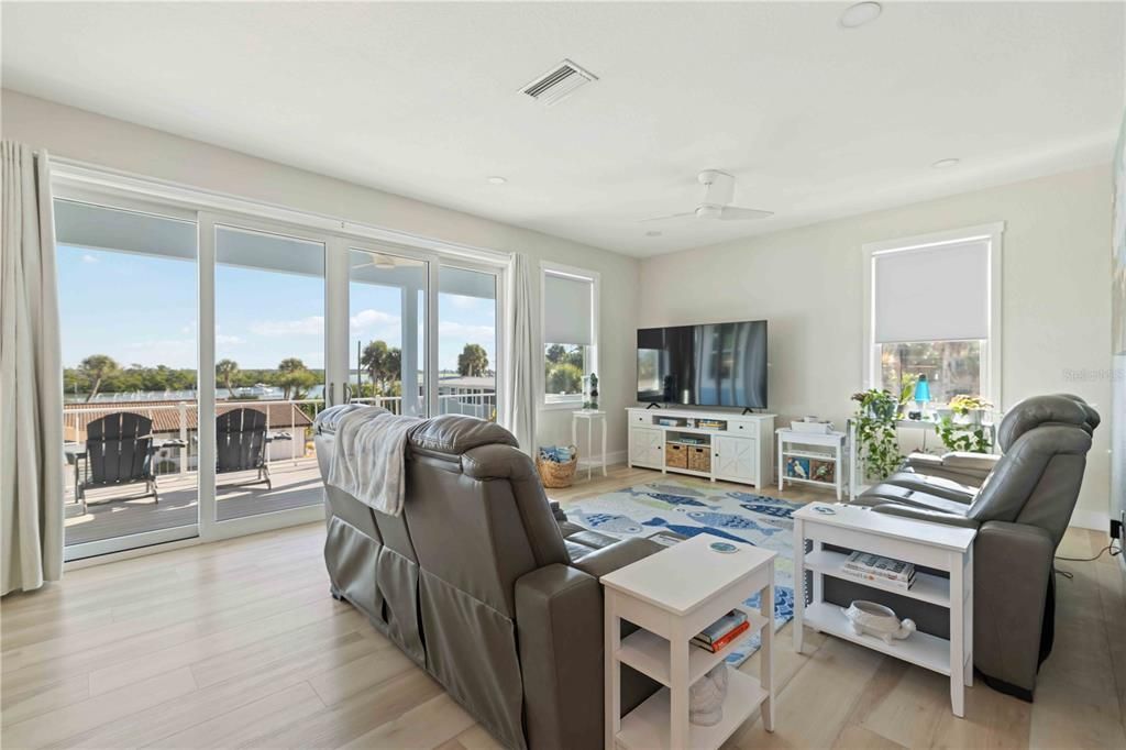 待售: $1,599,995 (3 贝兹, 3 浴室, 1560 平方英尺)