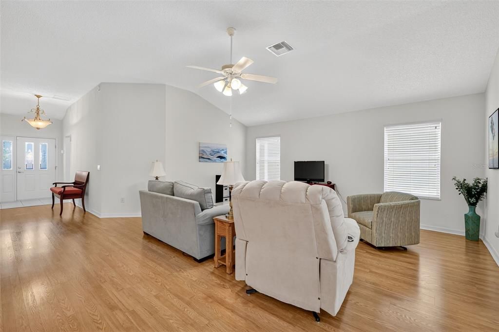 For Sale: $380,000 (3 beds, 2 baths, 1918 Square Feet)