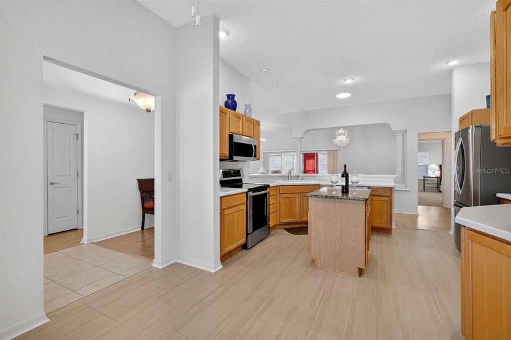 For Sale: $380,000 (3 beds, 2 baths, 1918 Square Feet)