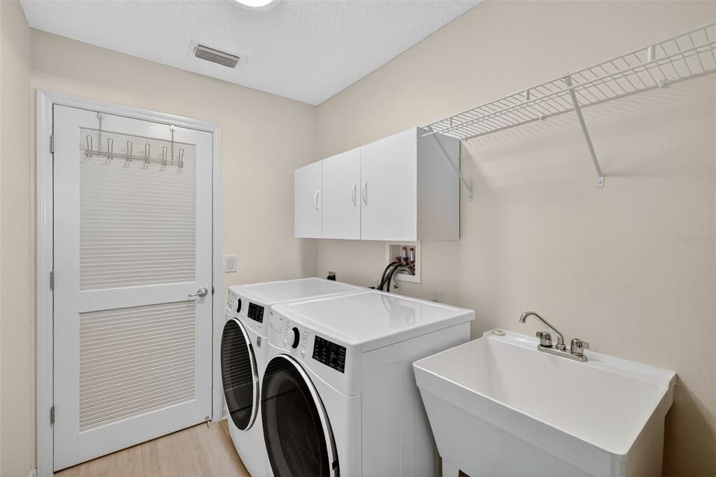 For Sale: $380,000 (3 beds, 2 baths, 1918 Square Feet)