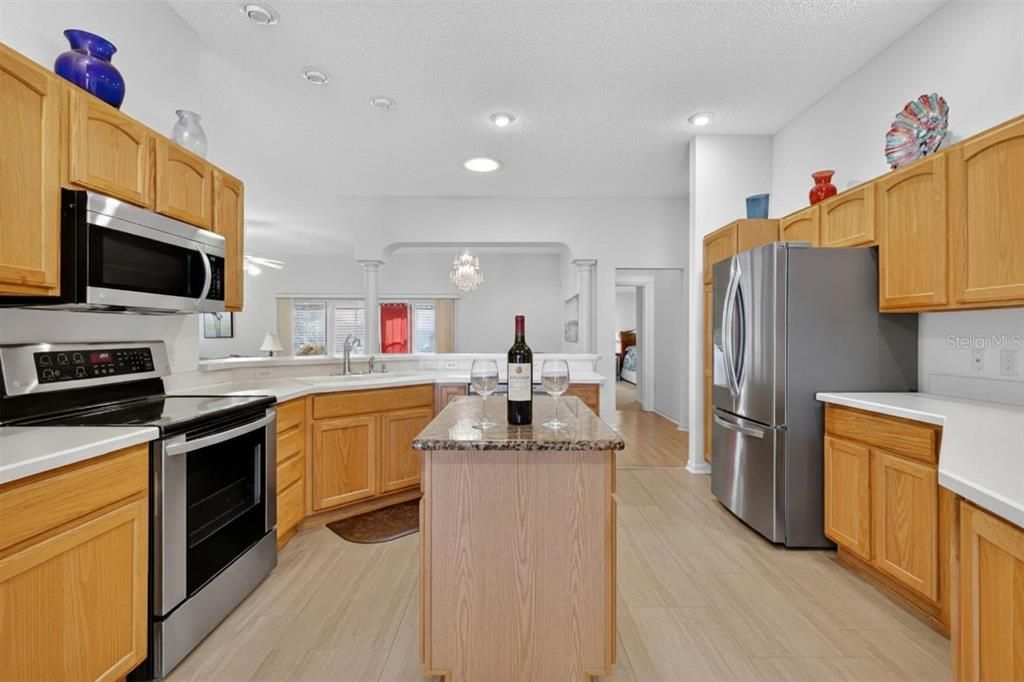 For Sale: $380,000 (3 beds, 2 baths, 1918 Square Feet)