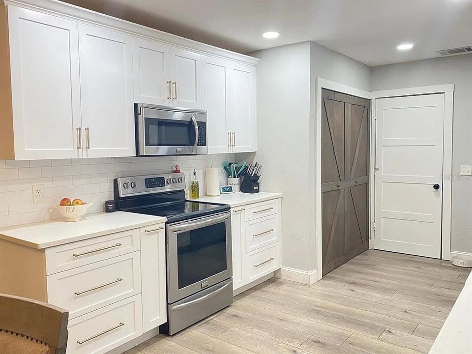 Active With Contract: $400,000 (3 beds, 2 baths, 1244 Square Feet)