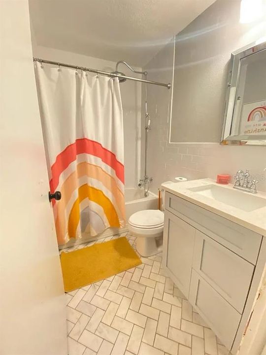 Active With Contract: $400,000 (3 beds, 2 baths, 1244 Square Feet)