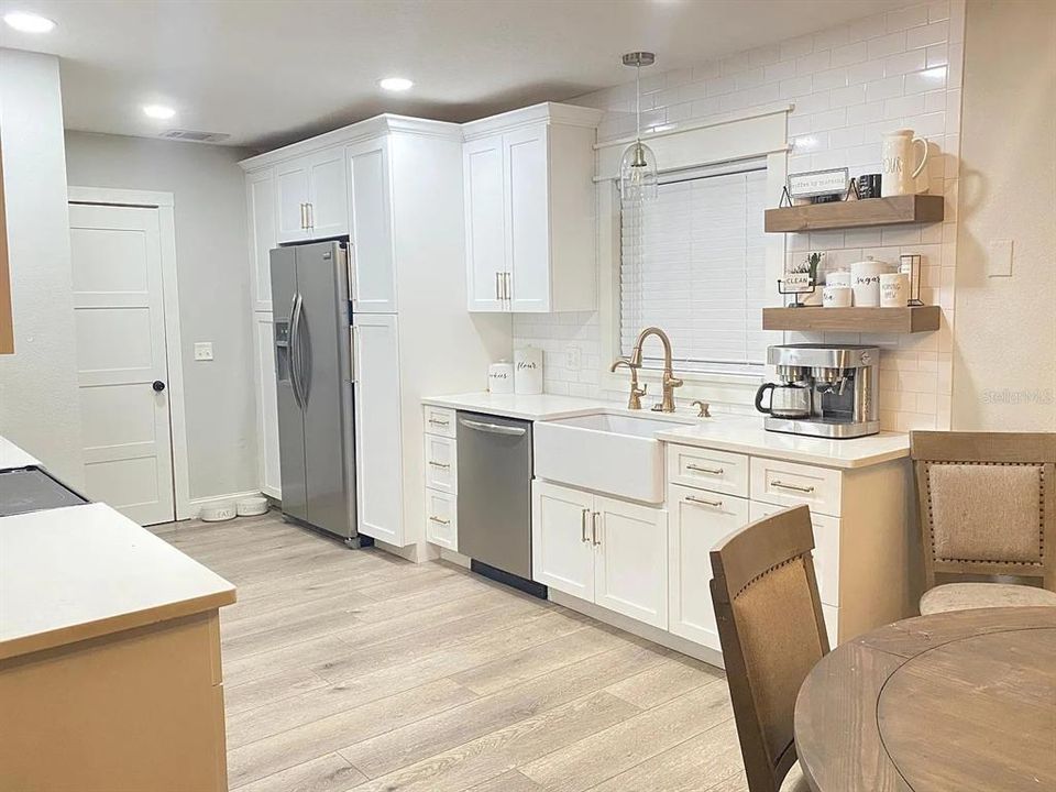 Active With Contract: $400,000 (3 beds, 2 baths, 1244 Square Feet)