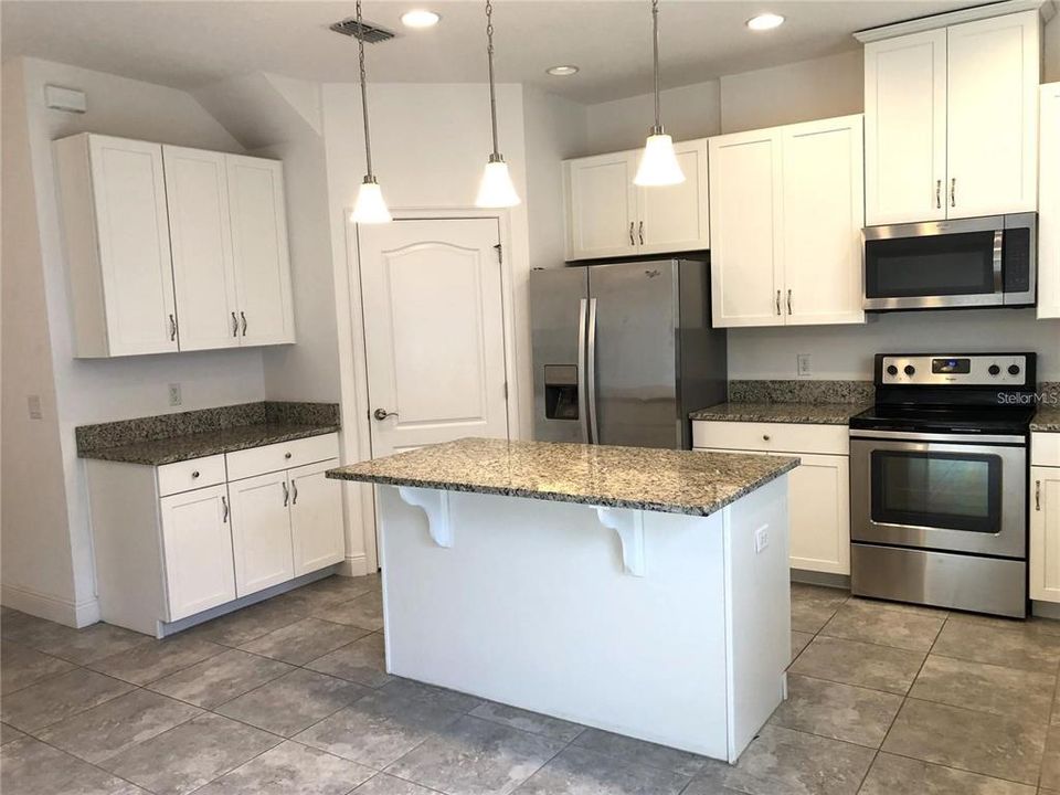 For Rent: $2,200 (2 beds, 2 baths, 1353 Square Feet)