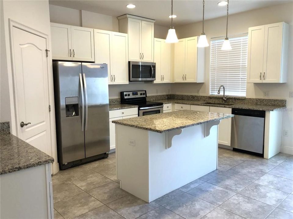 For Rent: $2,200 (2 beds, 2 baths, 1353 Square Feet)