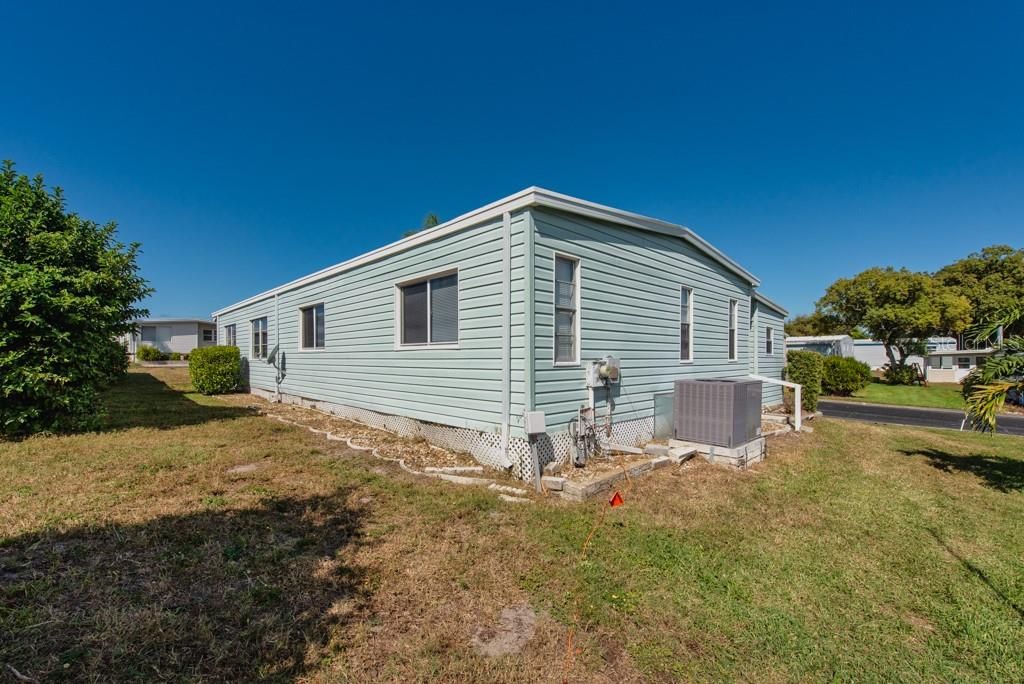 For Sale: $109,300 (2 beds, 2 baths, 1320 Square Feet)