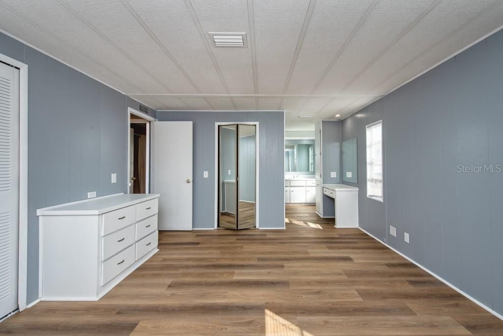 For Sale: $109,300 (2 beds, 2 baths, 1320 Square Feet)