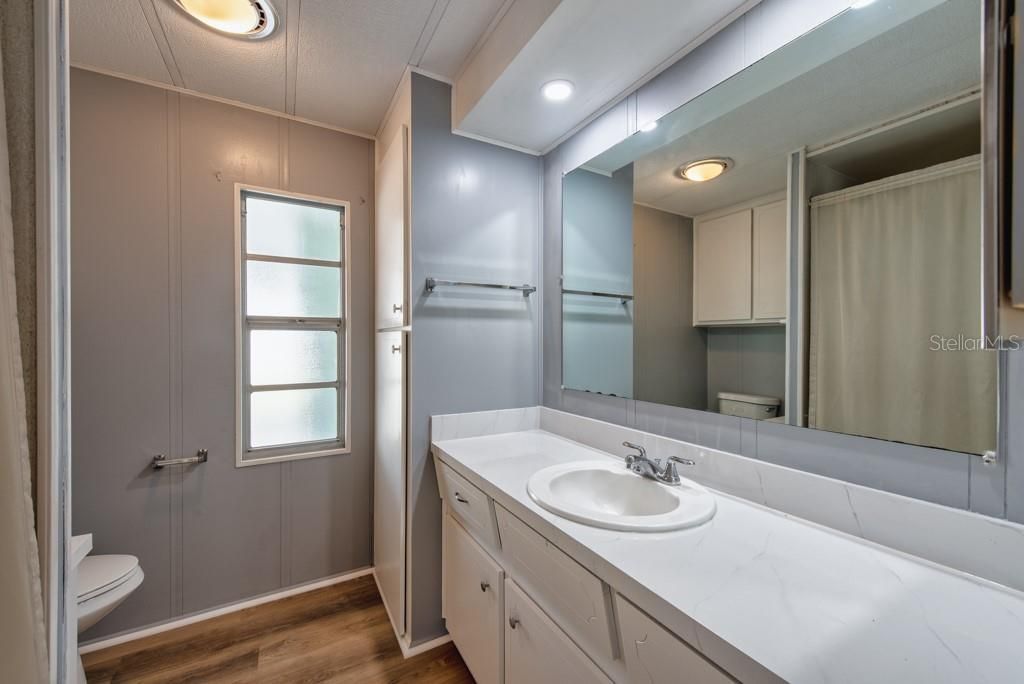 For Sale: $109,300 (2 beds, 2 baths, 1320 Square Feet)