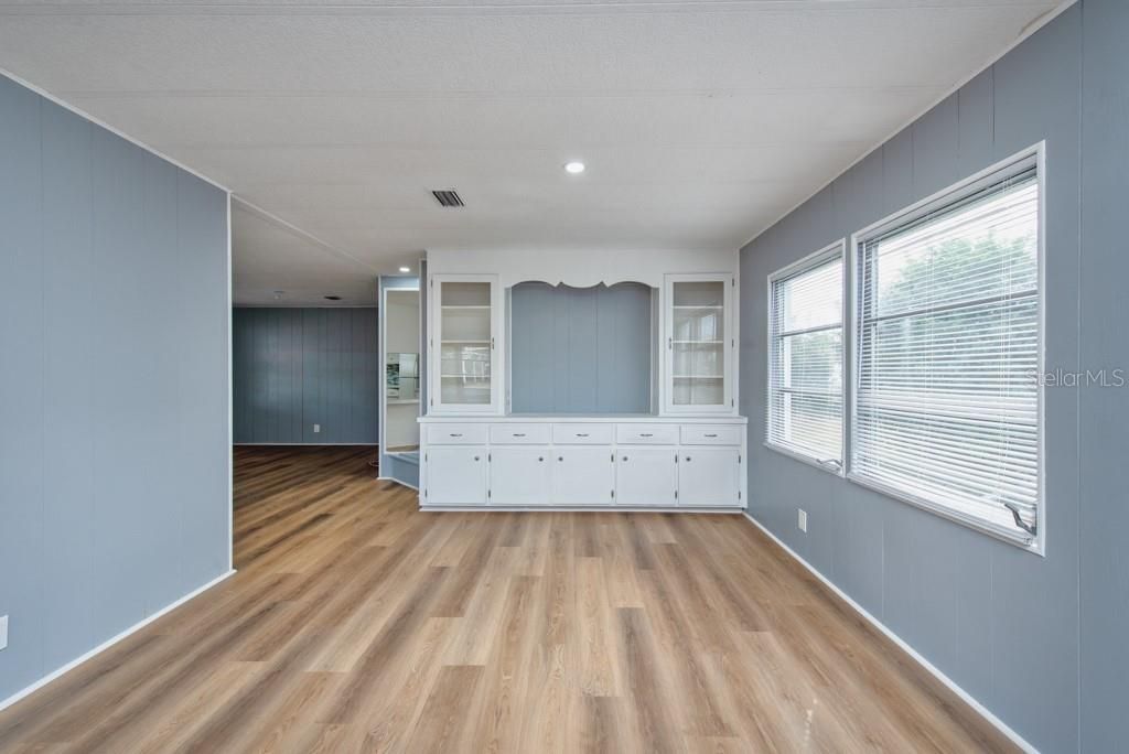 For Sale: $109,300 (2 beds, 2 baths, 1320 Square Feet)