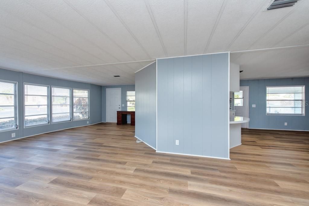 For Sale: $109,300 (2 beds, 2 baths, 1320 Square Feet)