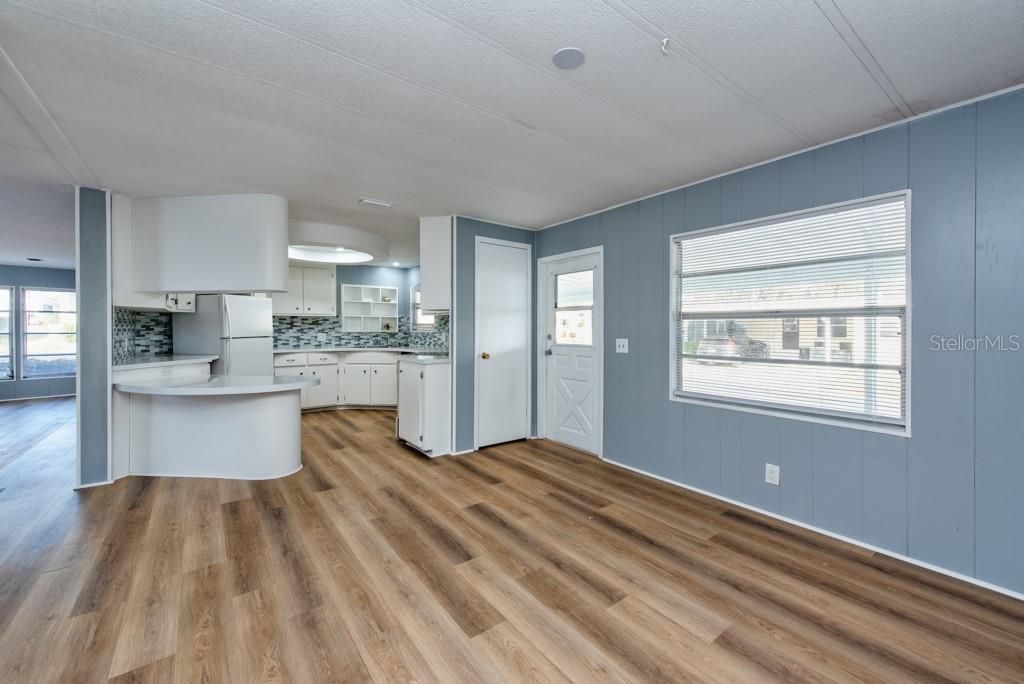 For Sale: $109,300 (2 beds, 2 baths, 1320 Square Feet)