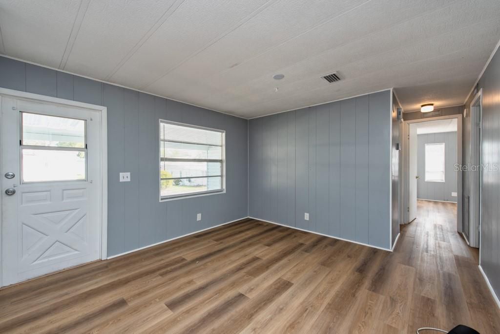 For Sale: $109,300 (2 beds, 2 baths, 1320 Square Feet)