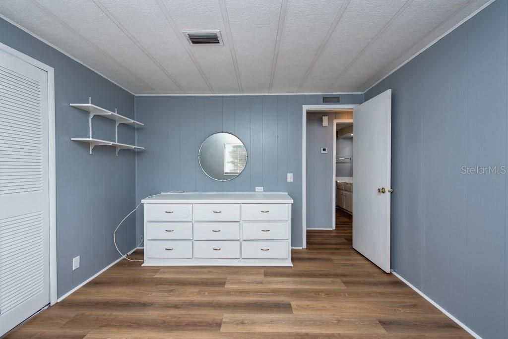 For Sale: $109,300 (2 beds, 2 baths, 1320 Square Feet)