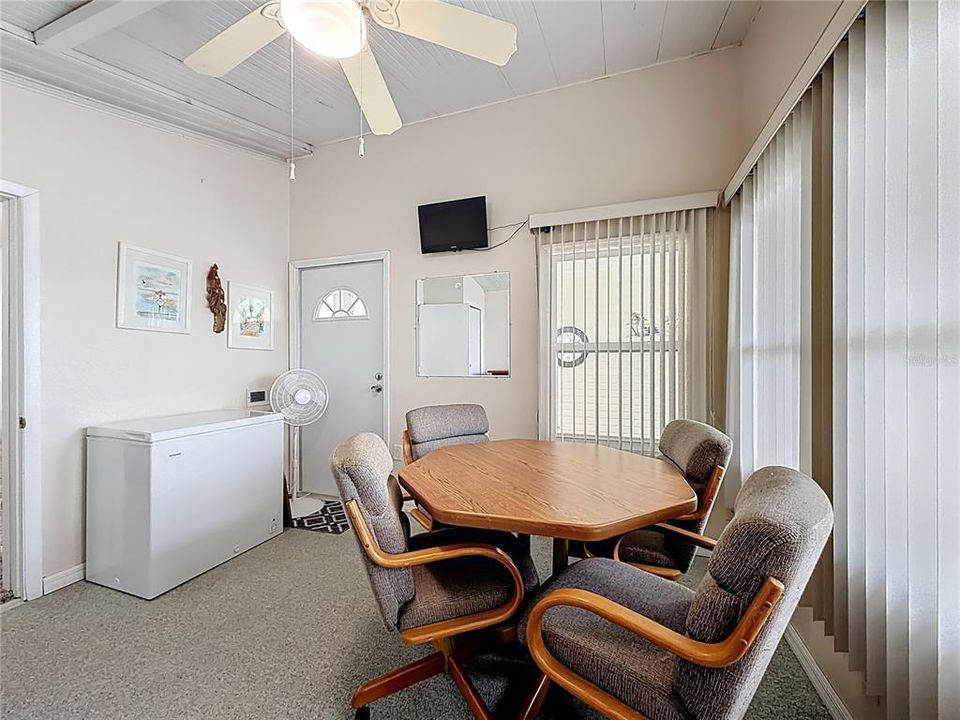 待售: $165,500 (2 贝兹, 2 浴室, 768 平方英尺)