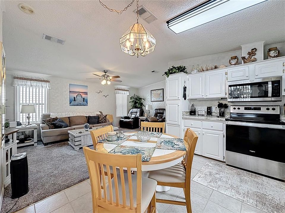 待售: $165,500 (2 贝兹, 2 浴室, 768 平方英尺)