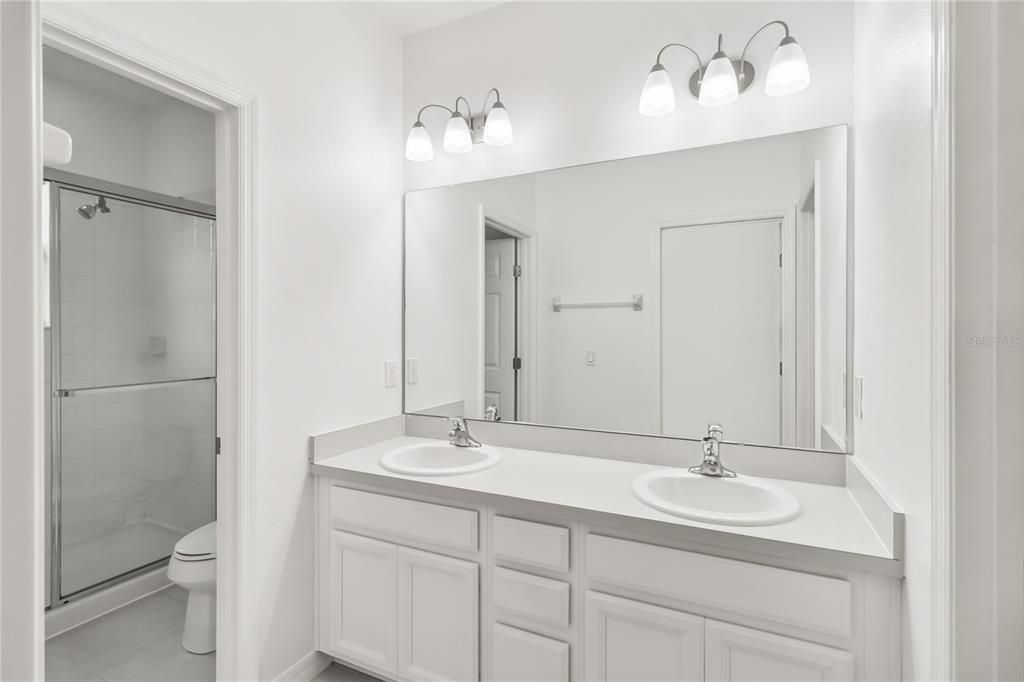 Под контрактом: $305,000 (3 спален, 2 ванн, 1571 Квадратных фут)